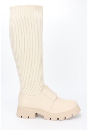 Bottes chaussettes femme en beige avec une tige côtelée, semelle épaisse crantée et bout arrondi | Lila & Zoé.