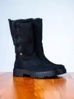 Bottes femme noires en suédine avec boutons décoratifs, intérieur fourré et semelle crantée pour l’hiver | Lila & Zoé