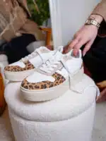 Baskets femme blanches avec imprimé léopard et semelle plateforme beige | Lila & Zoé