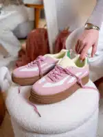 Baskets femme rose pastel avec semelle épaisse et détails verts | Lila & Zoé